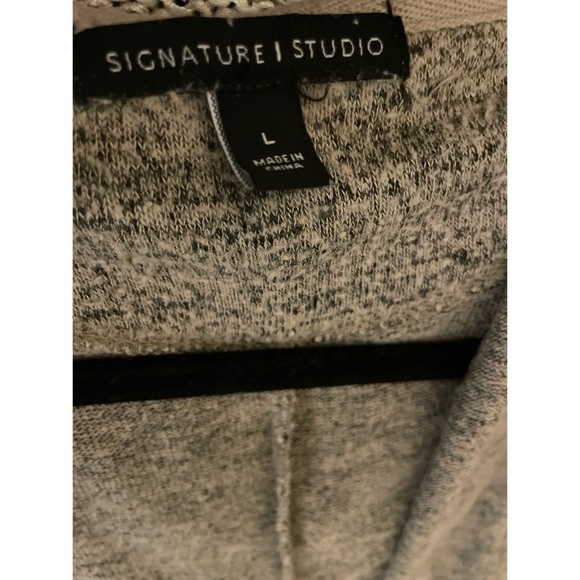 💕Signature Studio Cardigan Hoodie(Bust 50”
Length 33”) - Picture 3 of 4